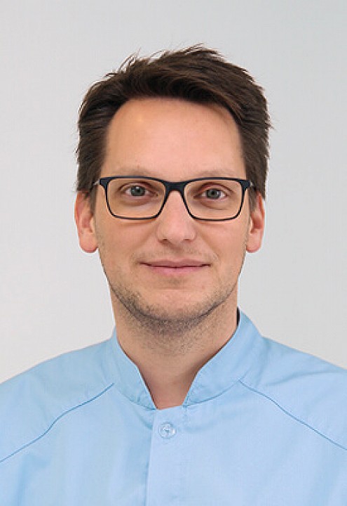Dr. Uri Márk