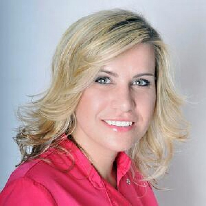 Dr. Simó Anett