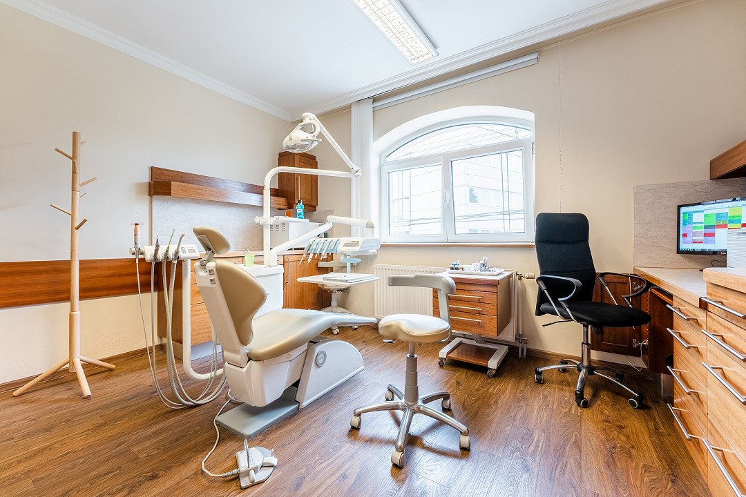 FogorvosKereső - KG Dental fogászat és implnatációs központ Mosonmagyaróvár, Dr. Bertalan Mirtil